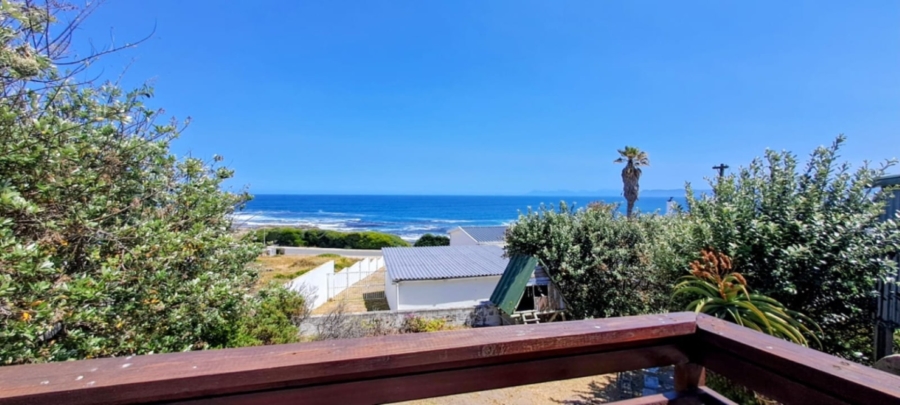 4 Bedroom Property for Sale in Perlemoenbaai Western Cape